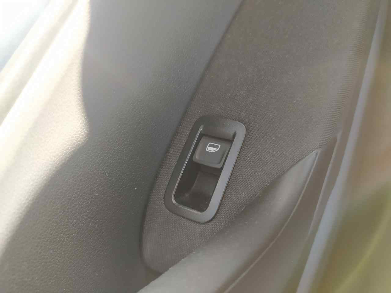 Mando Elevalunas Trasero Derecho para Volkswagen Polo (6C1)