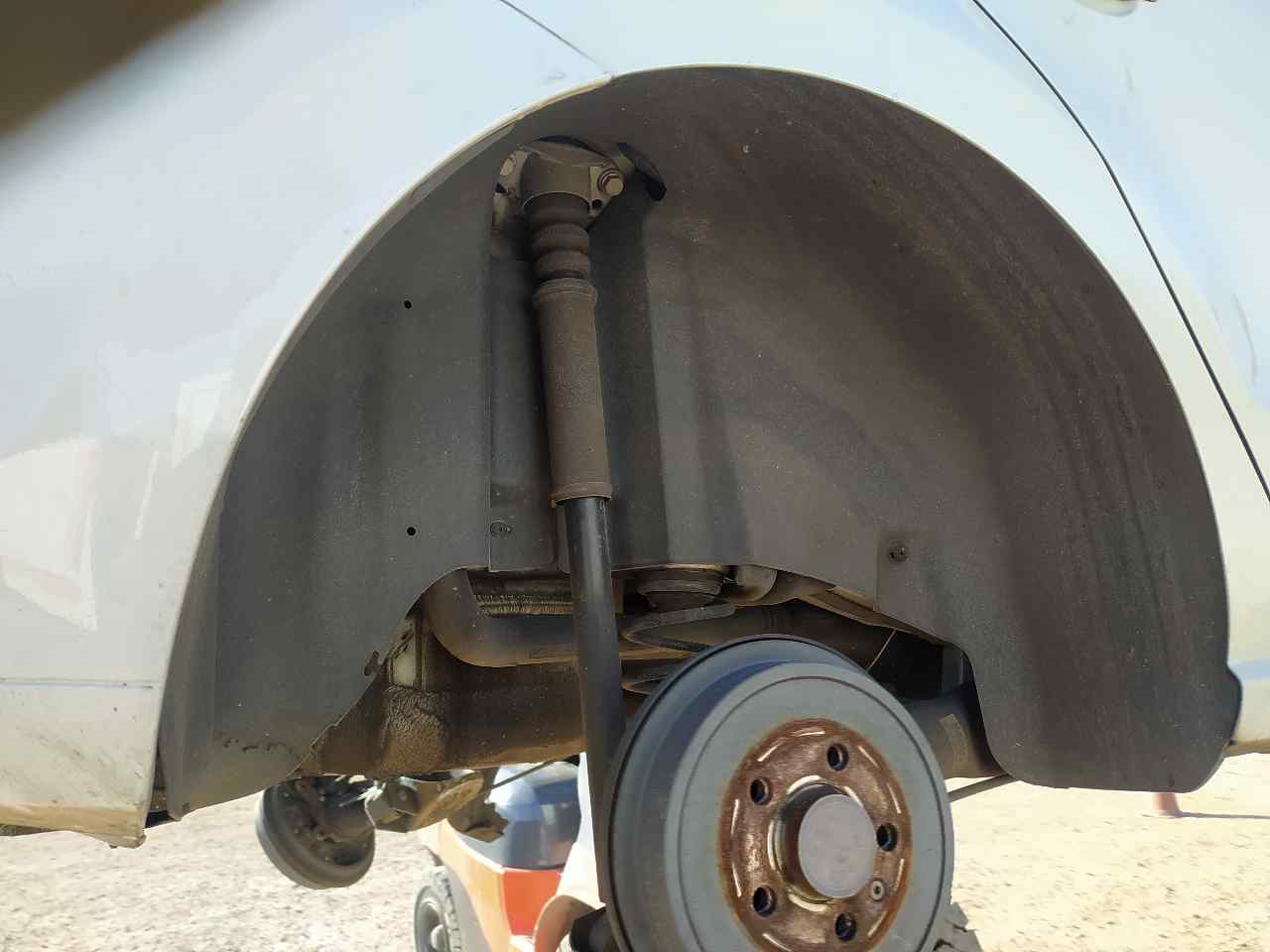 Plastico Pase Rueda Tras. Izq. para Volkswagen Polo (6C1)
