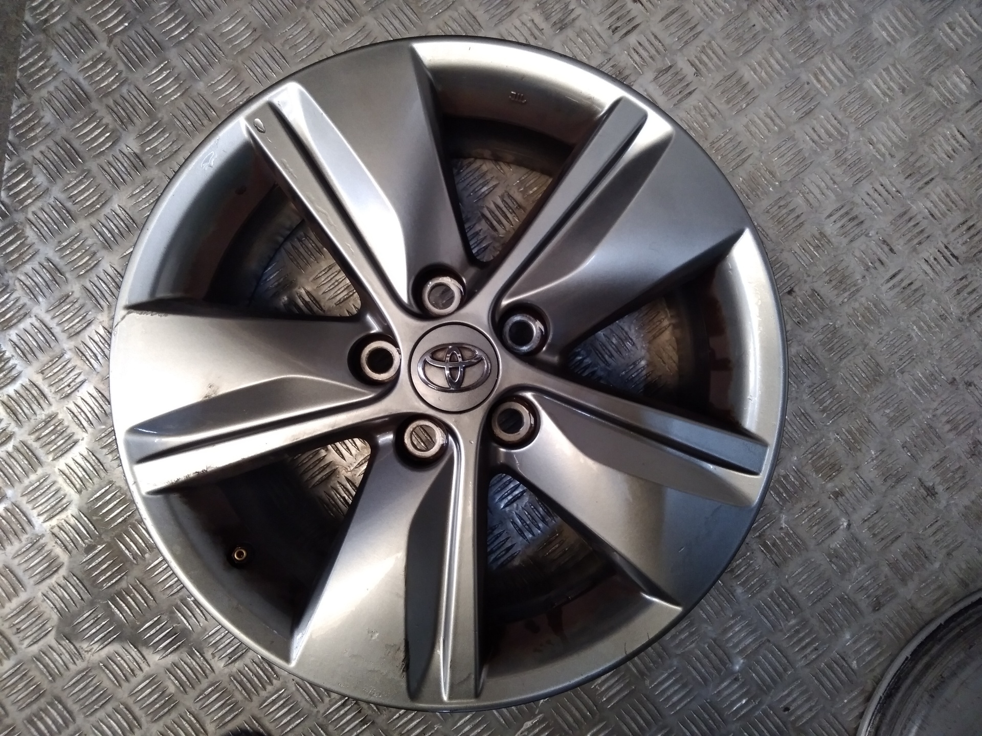 Juego Llantas Aluminio para Toyota Avensis (T27)