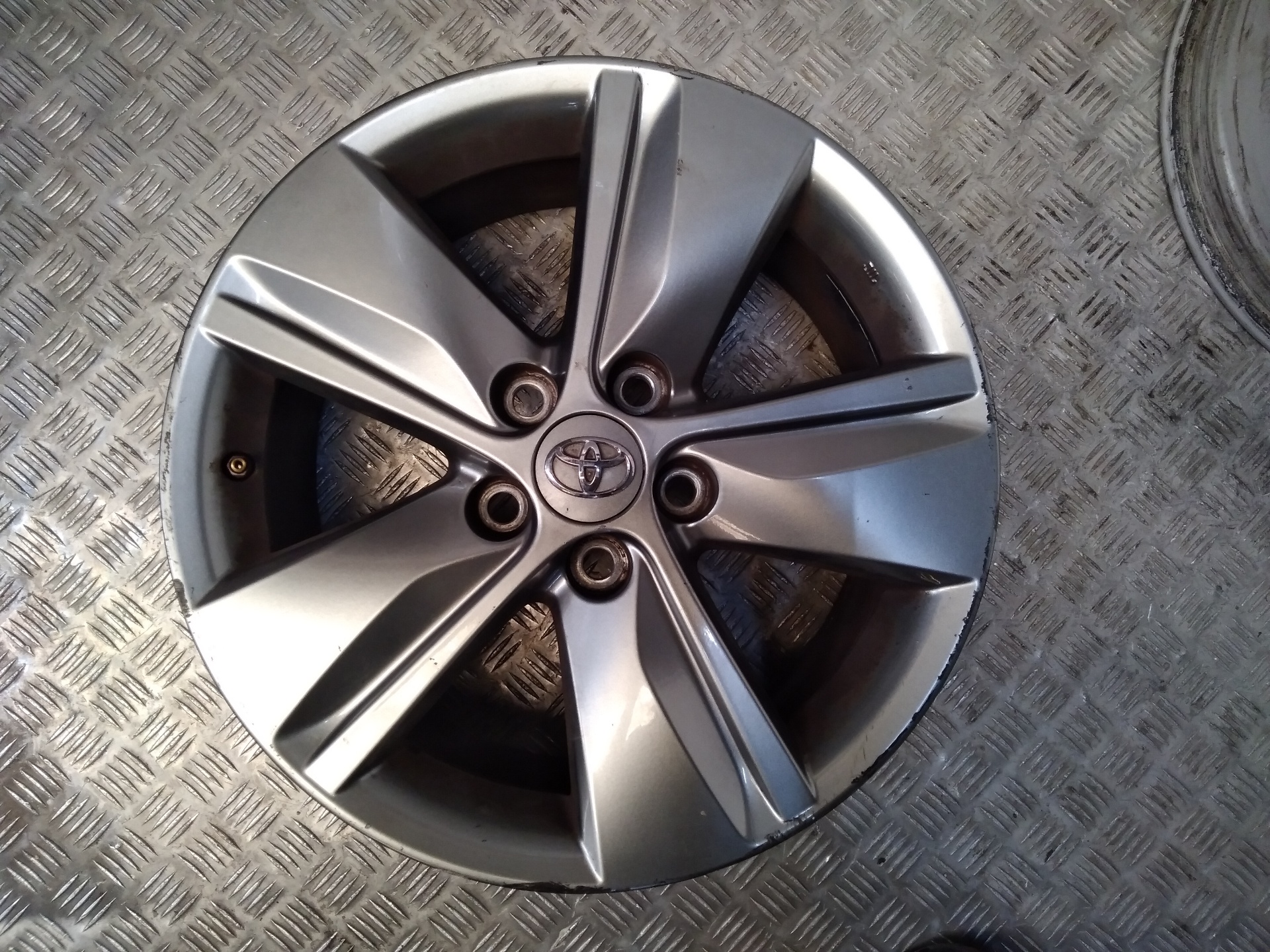 Juego Llantas Aluminio para Toyota Avensis (T27)
