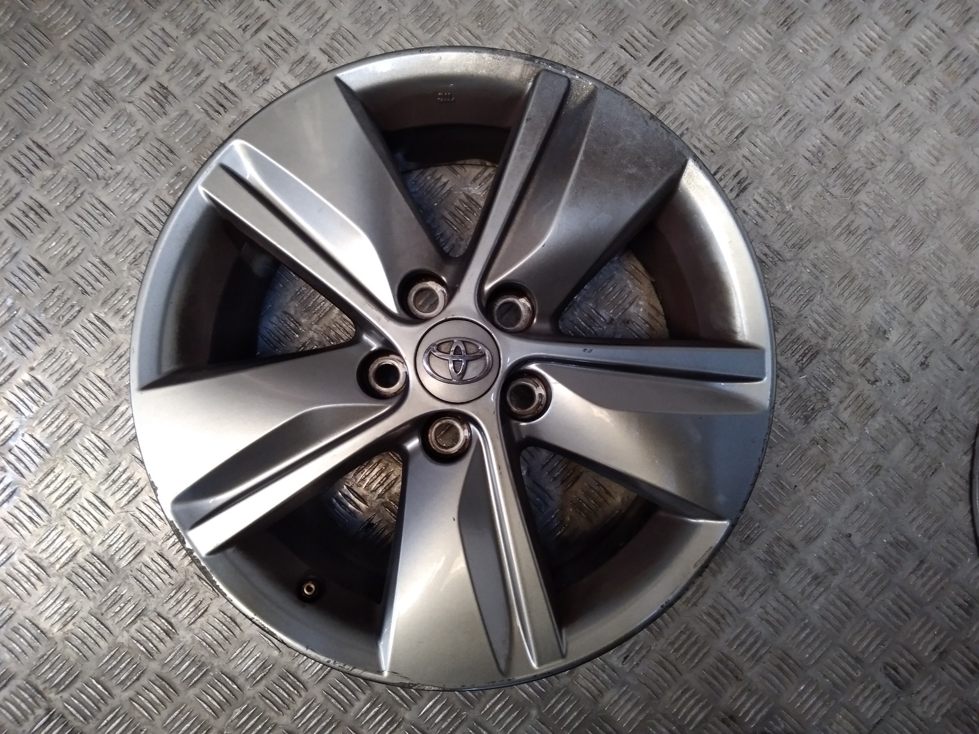 Juego Llantas Aluminio para Toyota Avensis (T27)