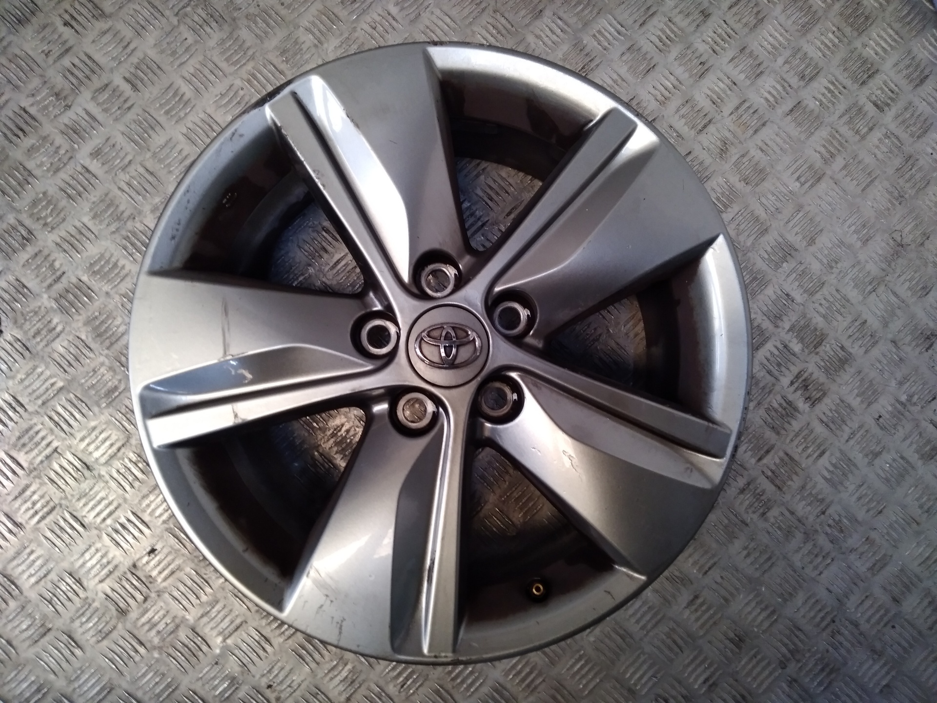Juego Llantas Aluminio para Toyota Avensis (T27)