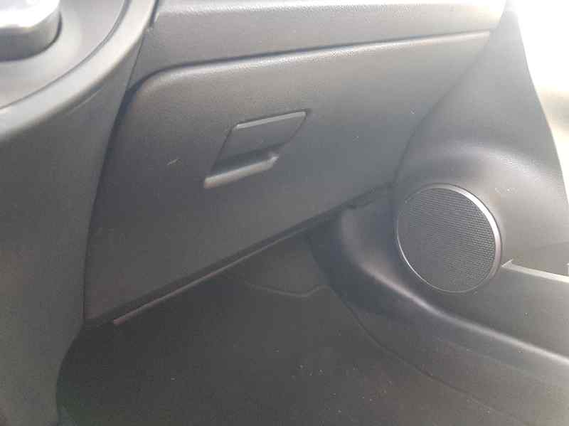 Guantera para Toyota Yaris
