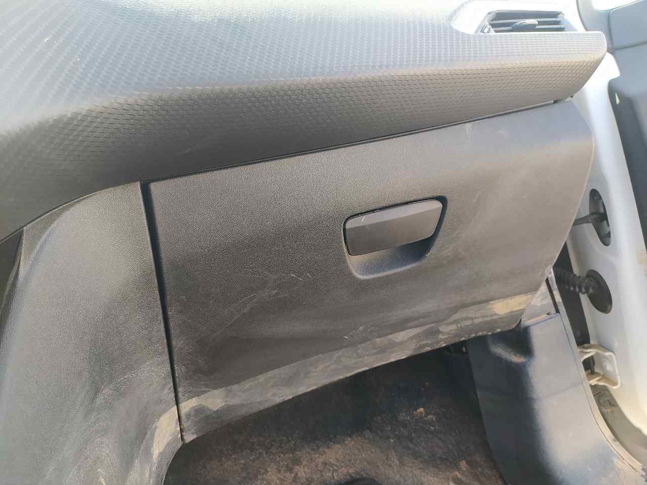 Guantera para Peugeot 208