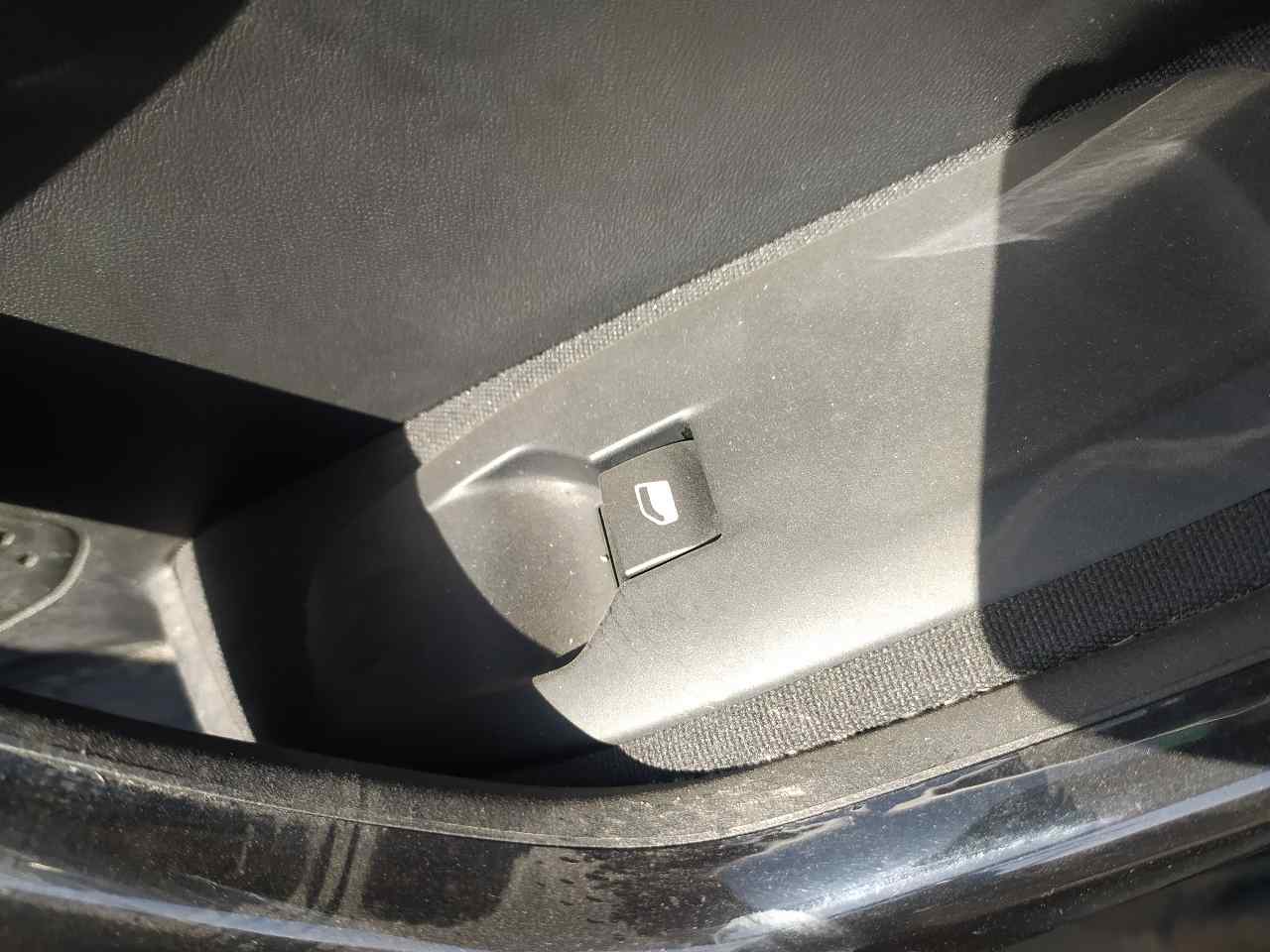 Mando Elevalunas Delantero Derecho para Peugeot 208