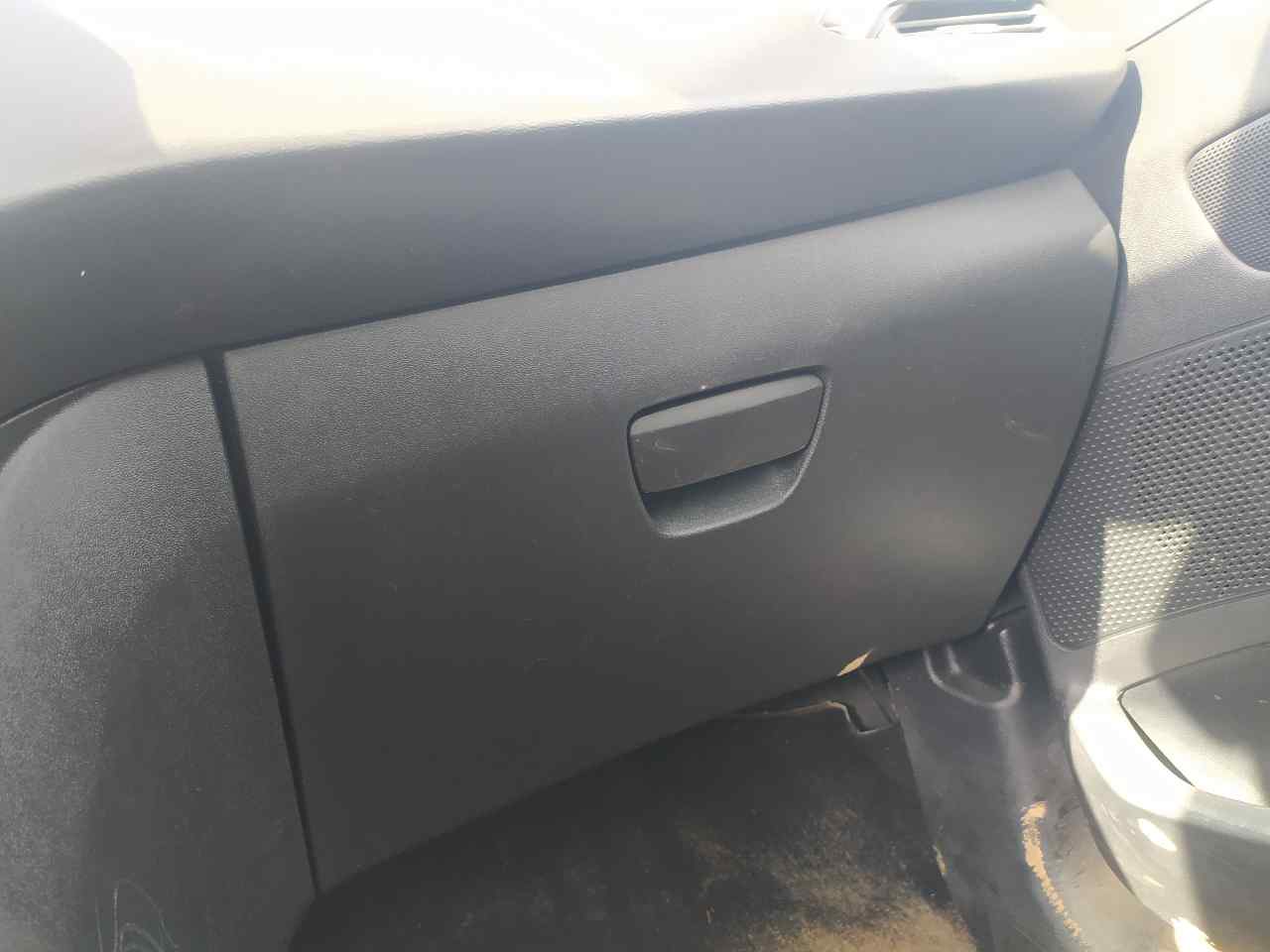 Guantera para Peugeot 208