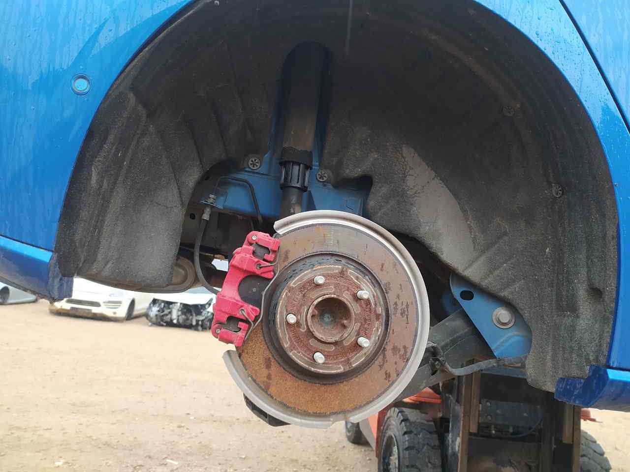 Plastico Pase Rueda Tras. Dch. para Ford Focus