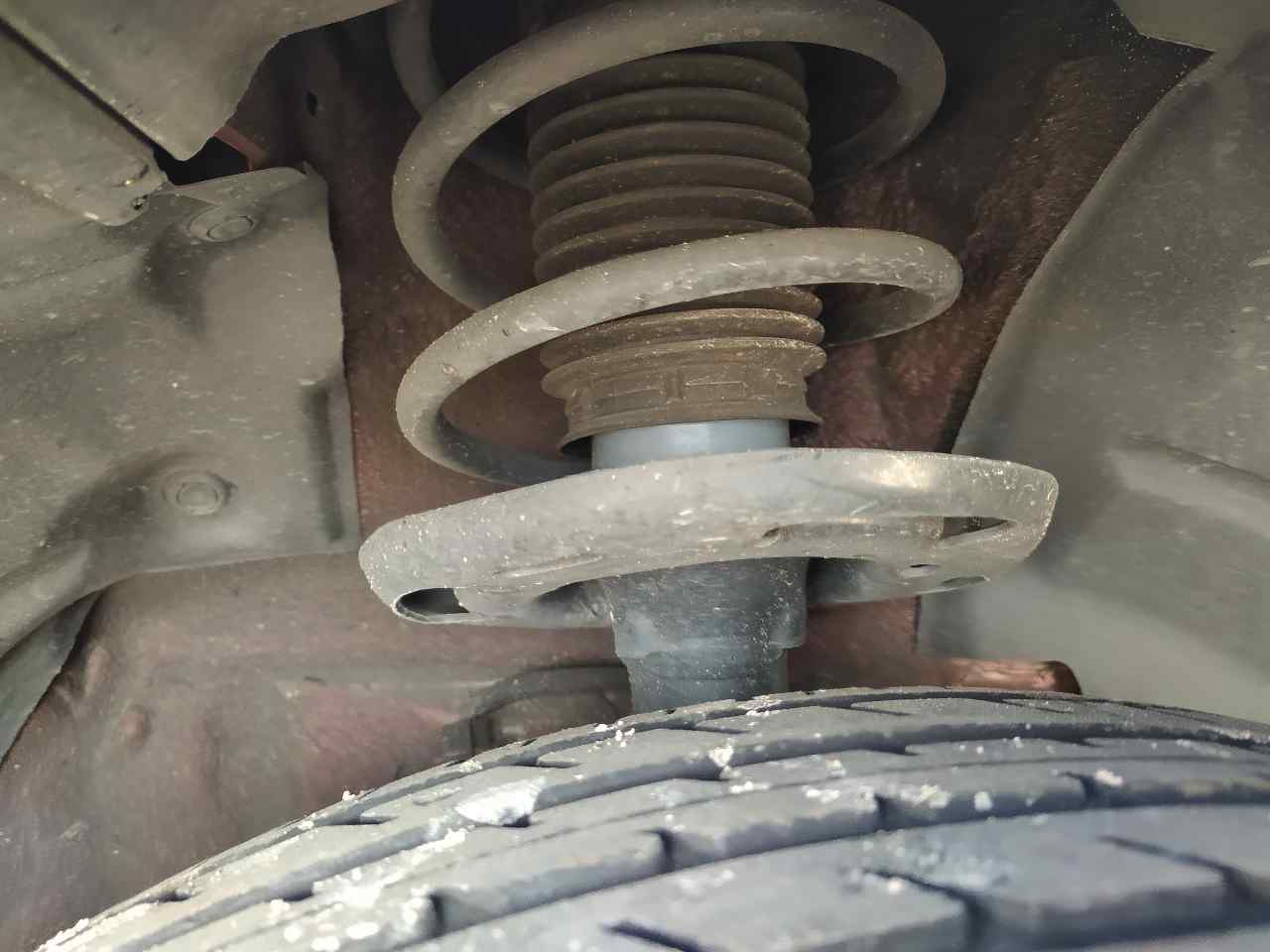 Amortiguador Delantero Derecho para Mazda 2 Lim. ()