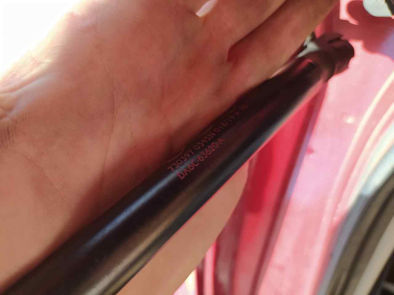 Amortiguadores Maletero / Porton para Mazda 2 Lim. ()