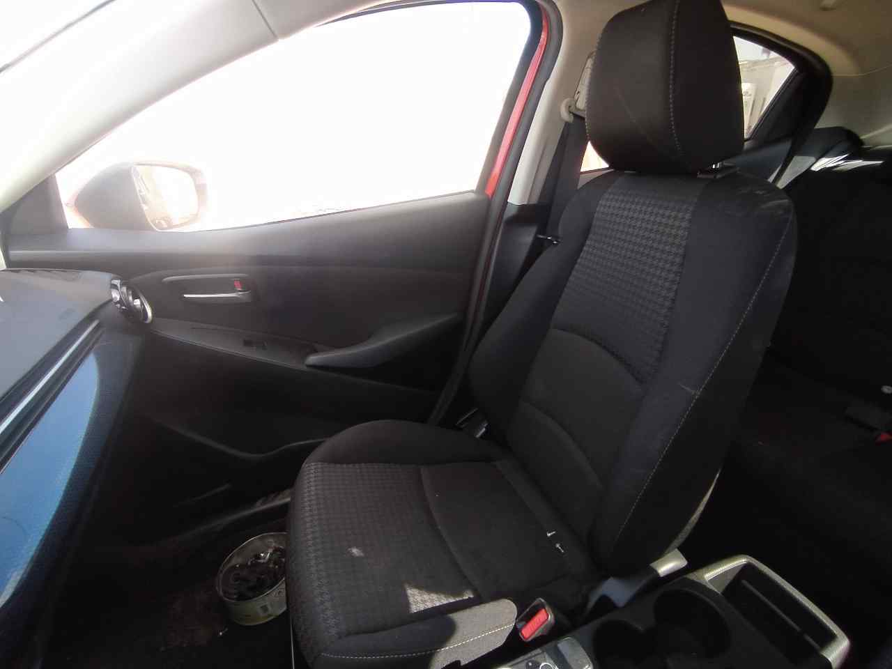 Asiento Delantero Derecho para Mazda 2 Lim. ()