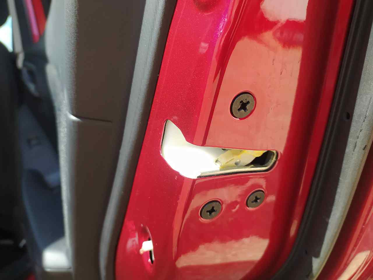 Cerradura Puerta Trasera Derecha para Mazda 2 Lim. ()