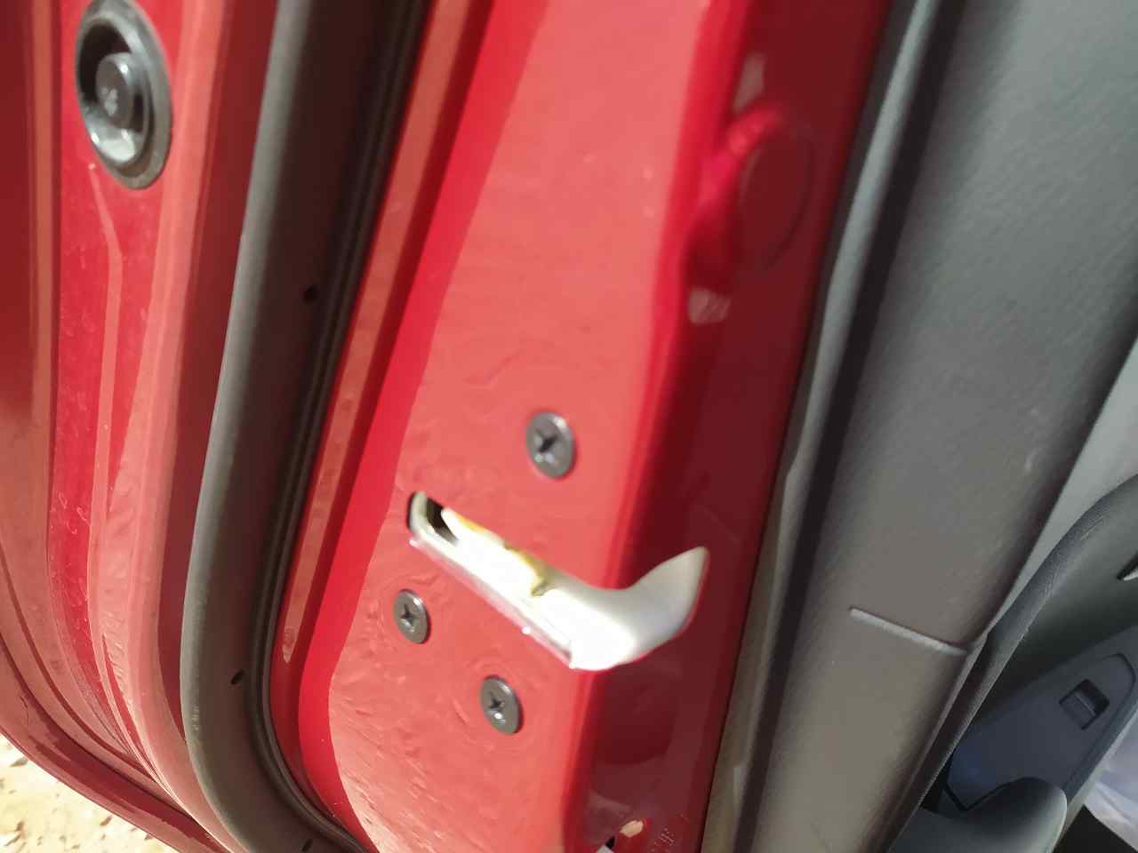 Cerradura Puerta Trasera Izquierda para Mazda 2 Lim. ()