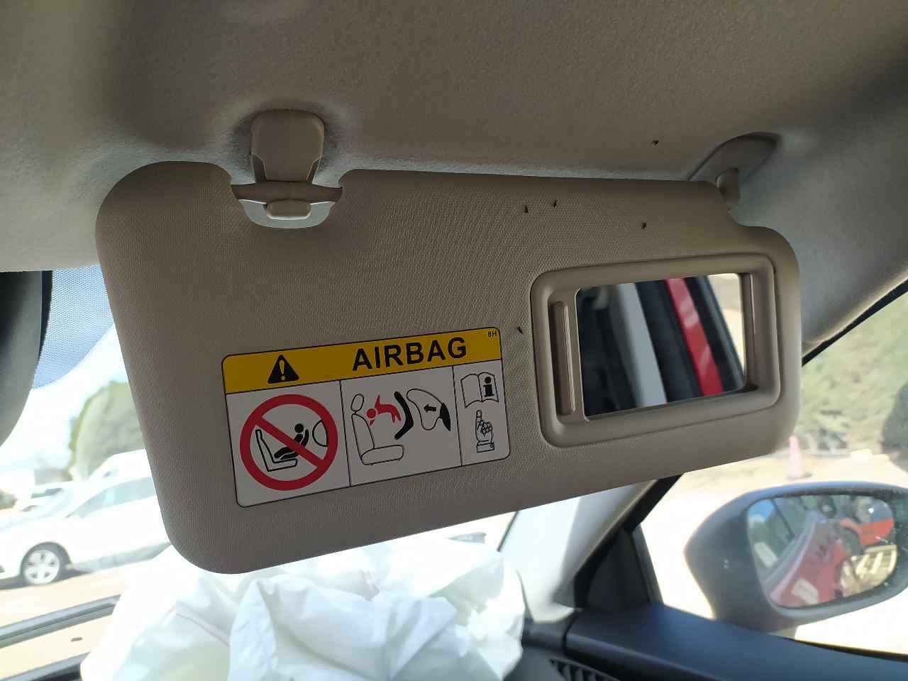 Parasol Derecho para Mazda 2 Lim. ()