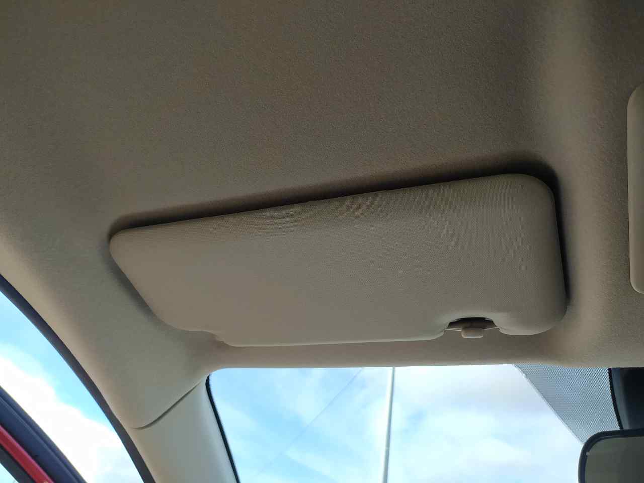 Parasol Izquierdo para Mazda 2 Lim. ()