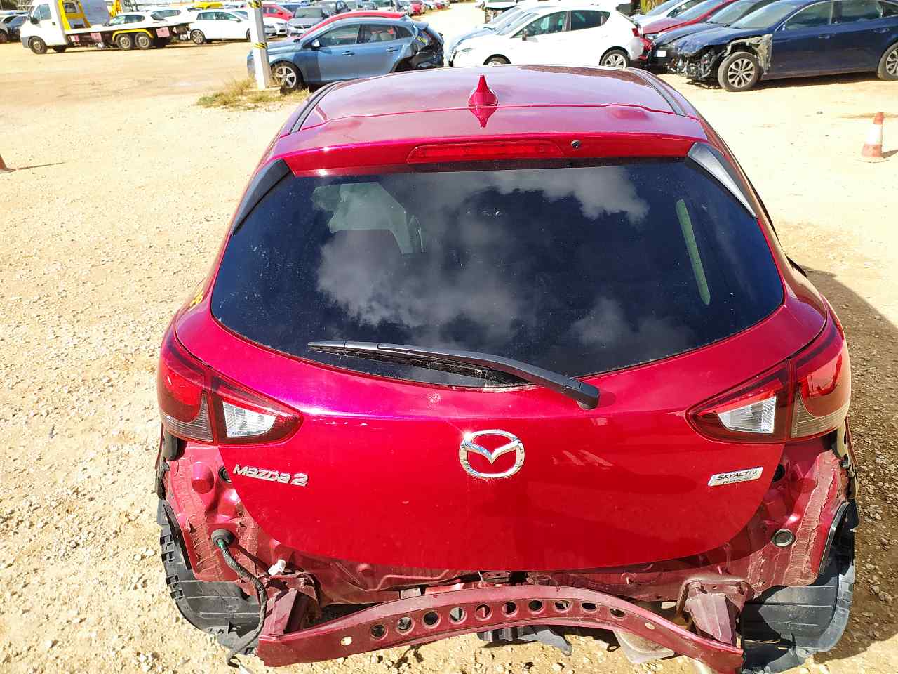 Porton Trasero para Mazda 2 Lim. ()