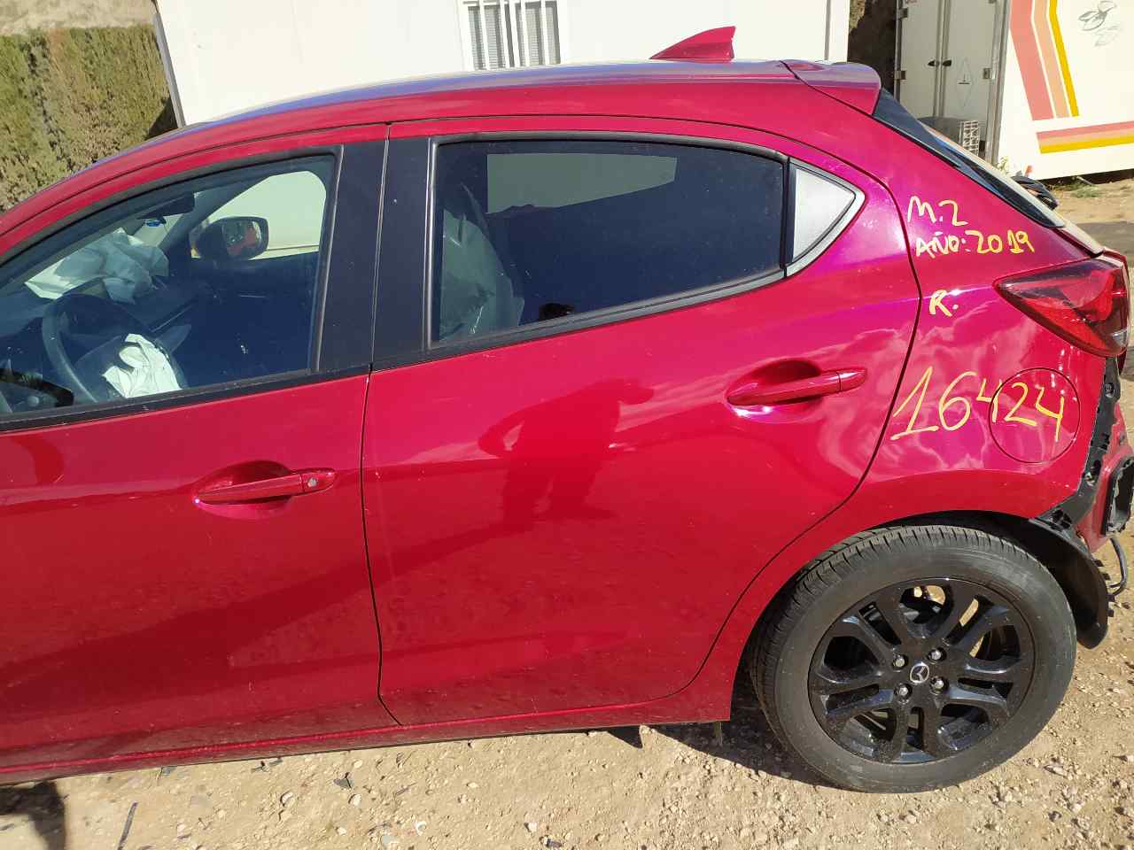 Puerta Trasera Izquierda para Mazda 2 Lim. ()