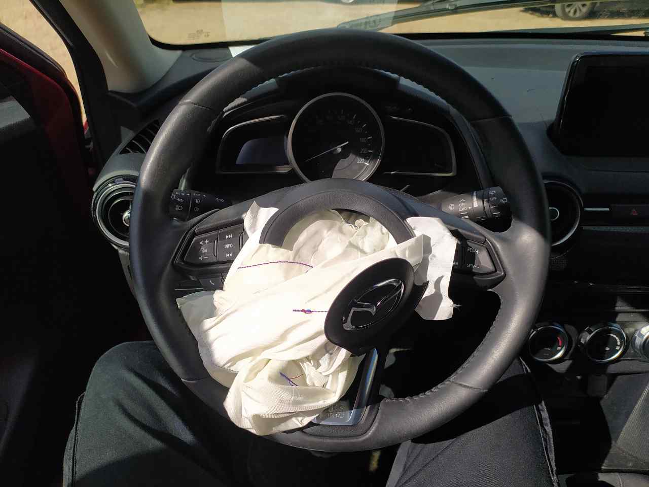 Volante para Mazda 2 Lim. ()
