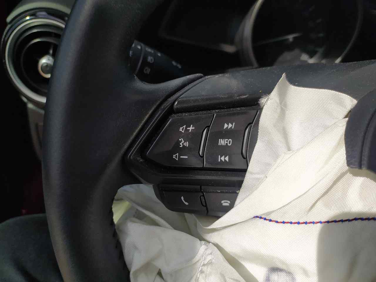 Volante para Mazda 2 Lim. ()