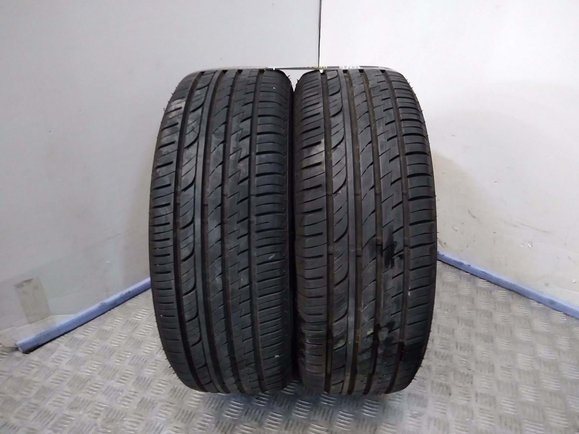 Neumatico Pareja para Neumaticos Reutilizados