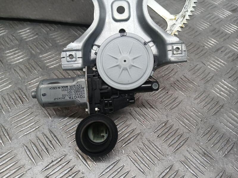 Elevalunas Delantero Derecho para Toyota Yaris