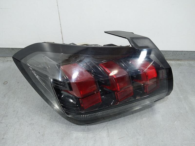 Piloto Trasero Izquierdo para Peugeot 208 (P2)
