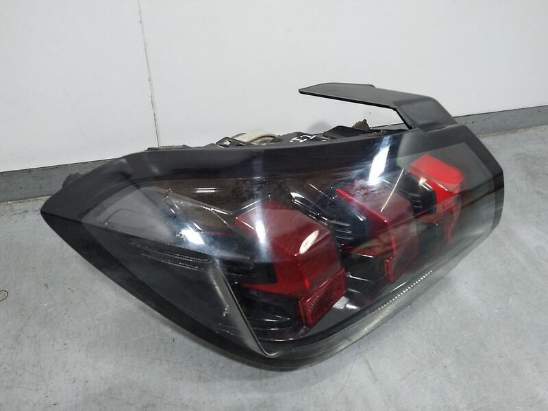 Piloto Trasero Izquierdo para Peugeot 208 (P2)