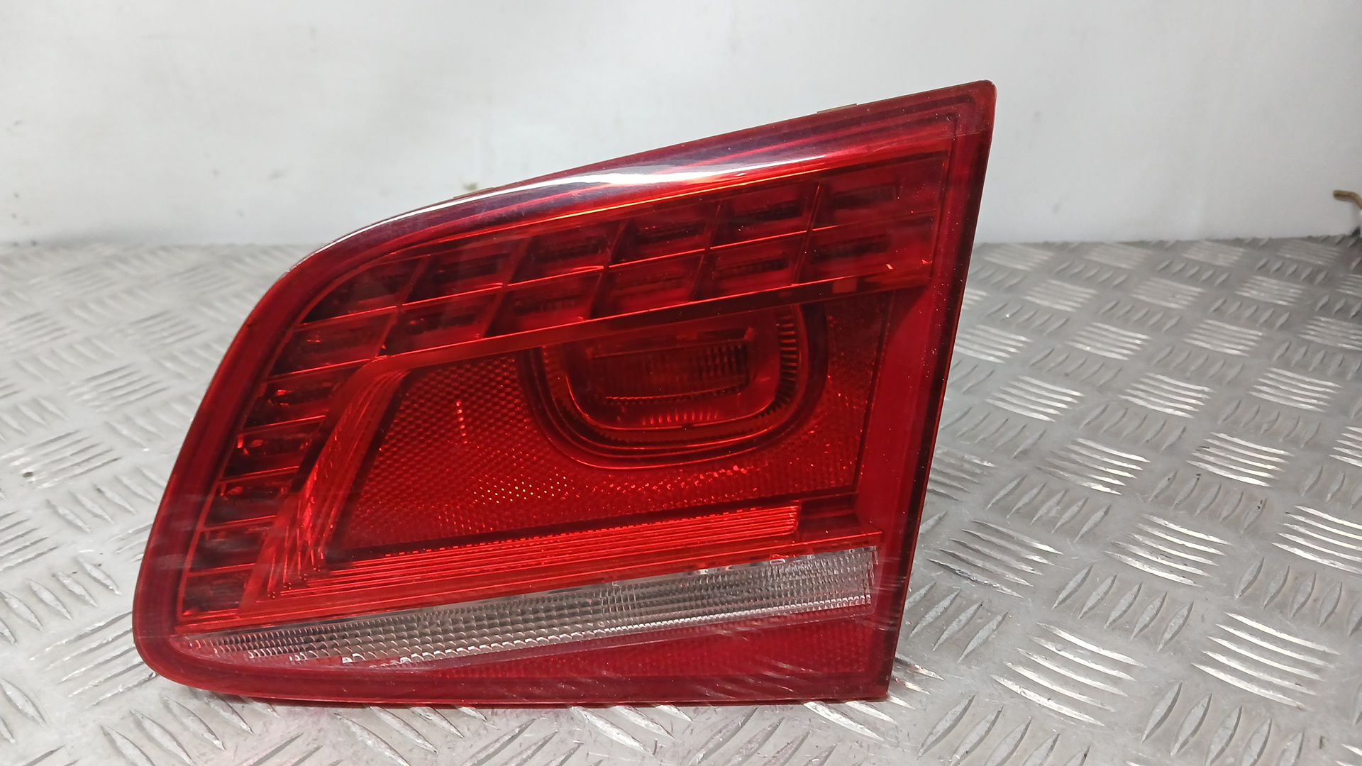 Piloto Trasero Derecho Interior para Volkswagen Passat B7 (362)