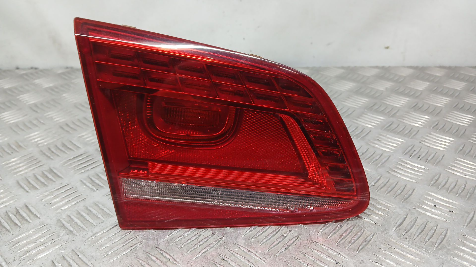 Piloto Trasero Izquierdo Interior para Volkswagen Passat B7 (362)