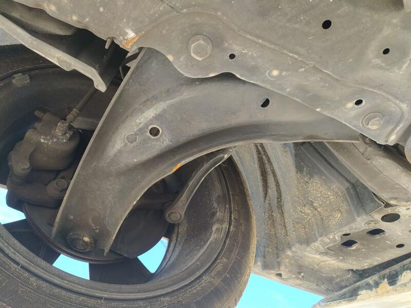 Brazo Suspension Inferior Delantero Derecho para Nissan Pulsar Hatchback (C13)