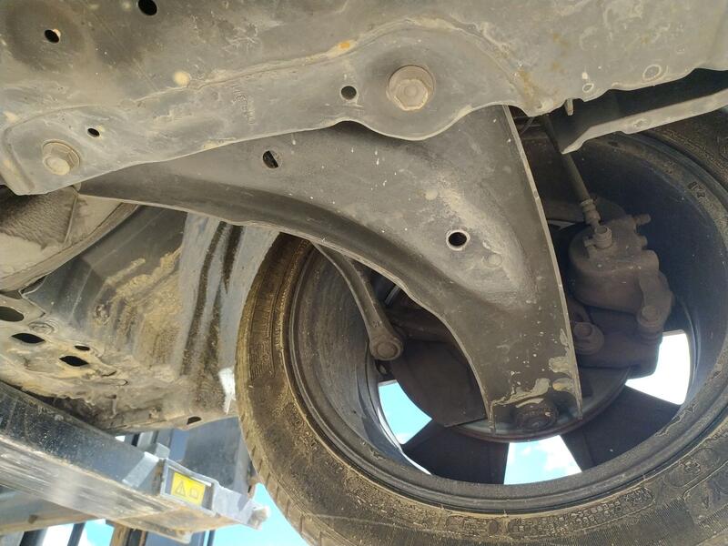 Brazo Suspension Inferior Delantero Izquierdo para Nissan Pulsar Hatchback (C13)