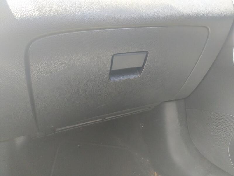 Guantera para Nissan Pulsar Hatchback (C13)