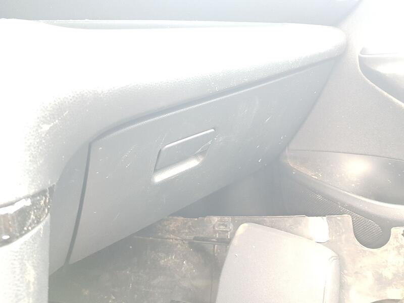 Guantera para Toyota Yaris (_P21_, _Pa1_, _Ph1_)