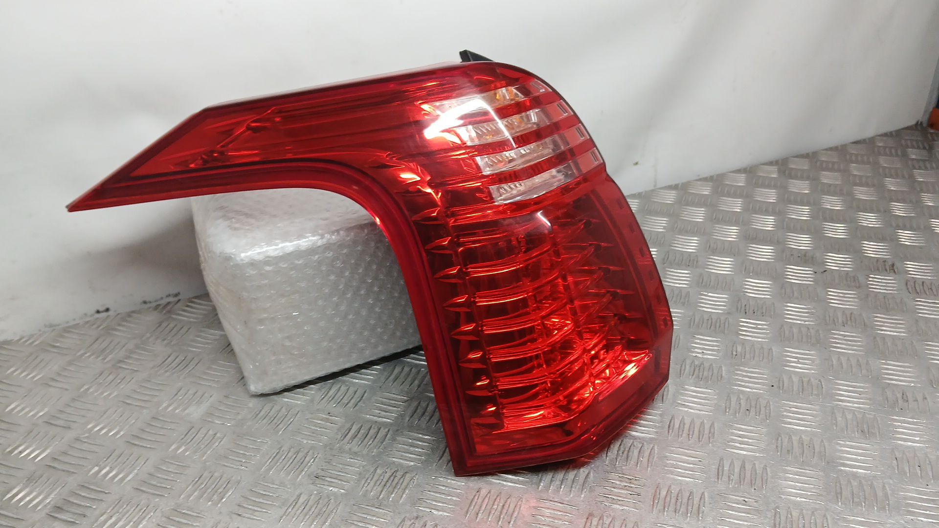 Piloto Trasero Izquierdo para Peugeot 5008 (0U_, 0E_)