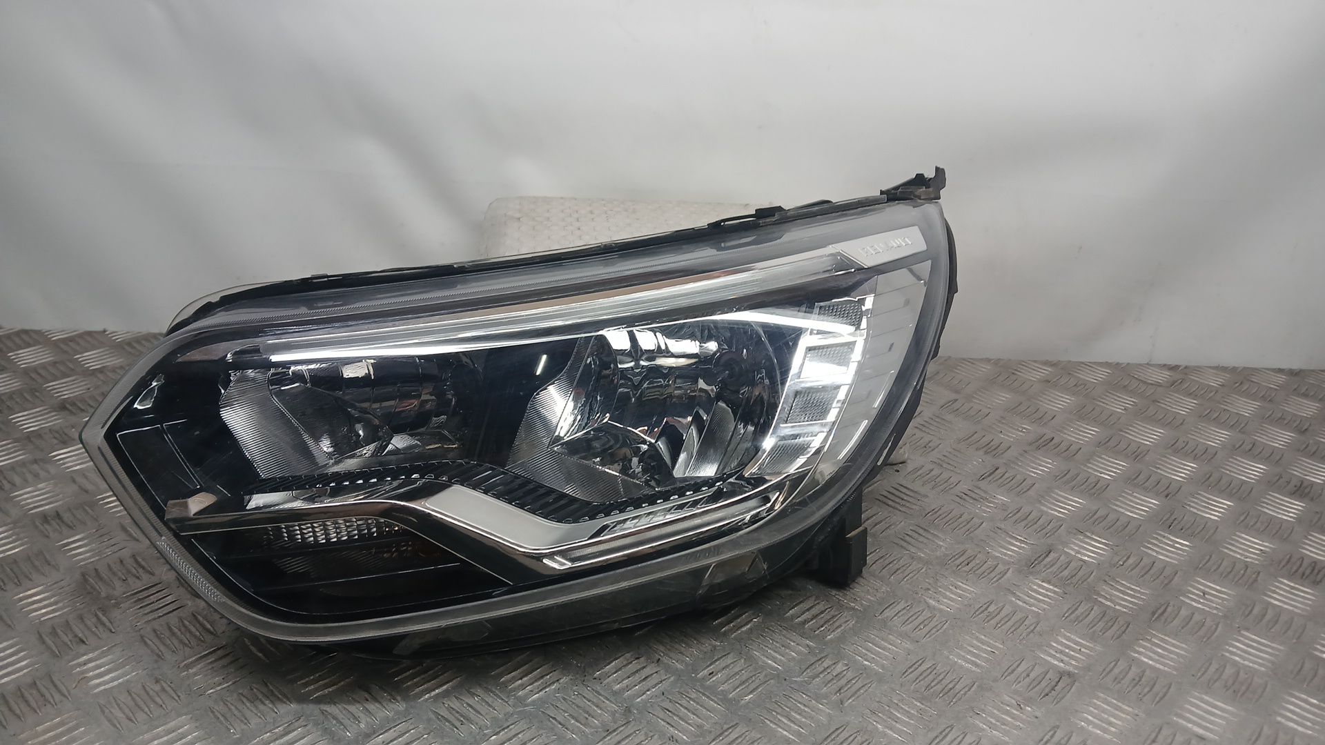 Faro Izquierdo para Renault Express Furgoneta/Monovolumen