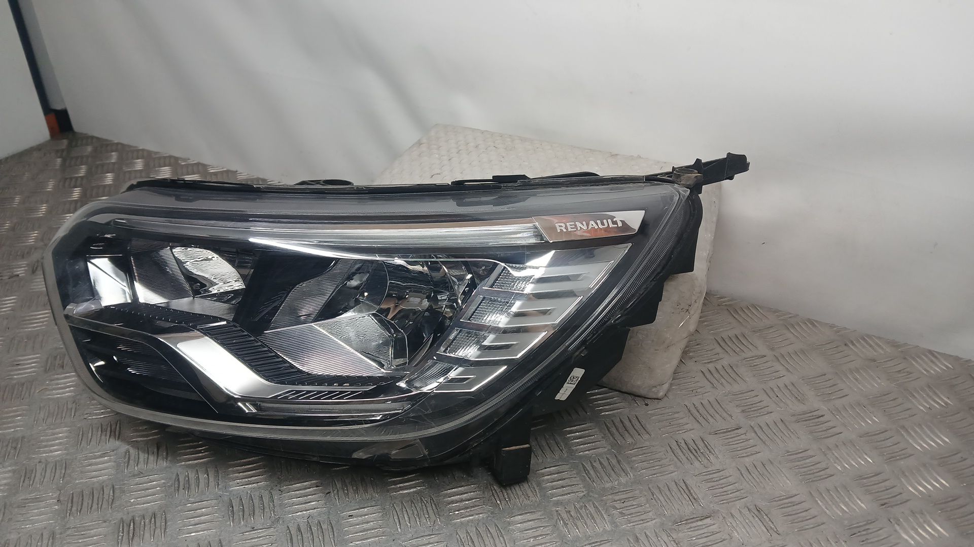 Faro Izquierdo para Renault Express Furgoneta/Monovolumen