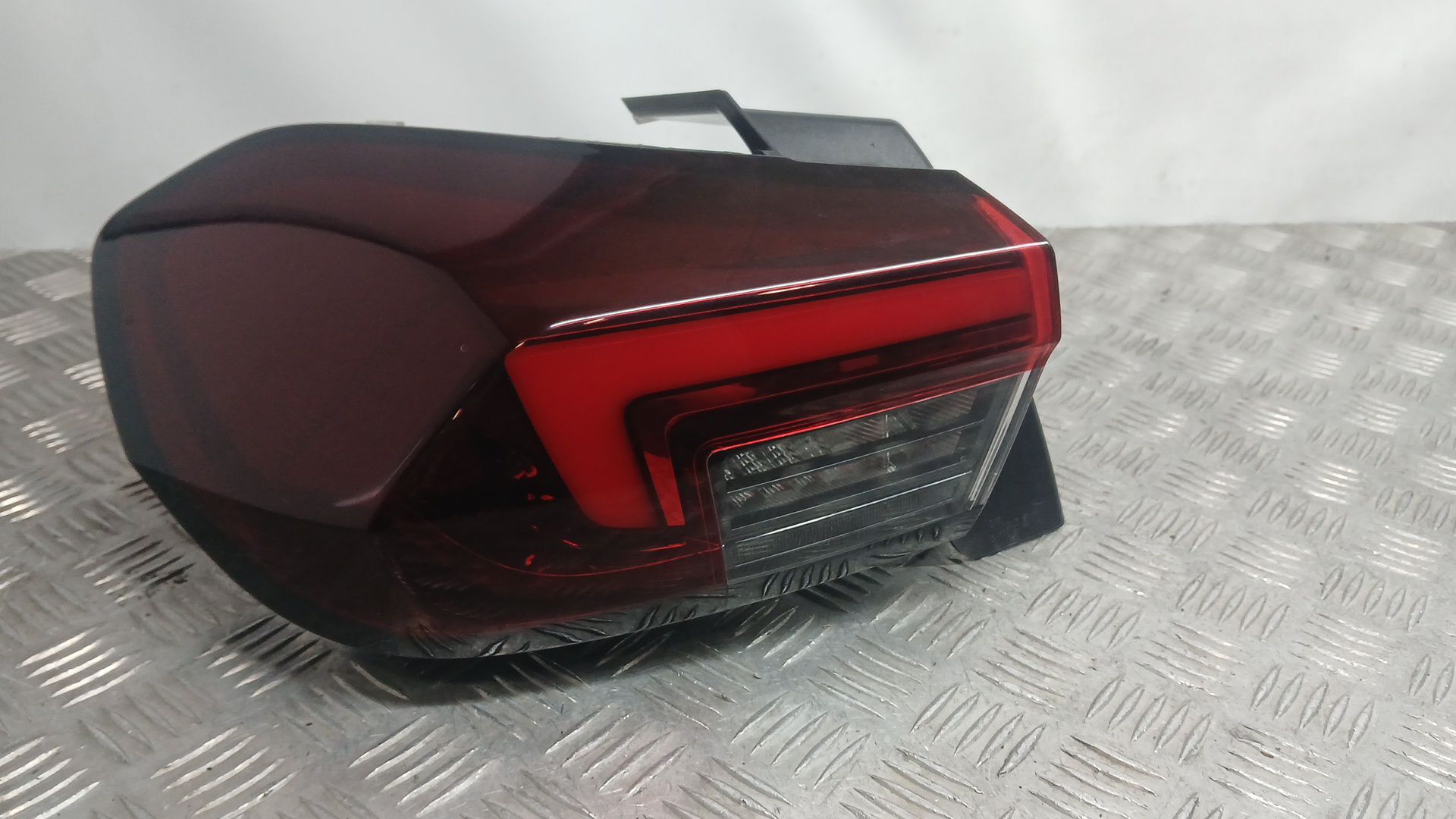 Piloto Trasero Izquierdo Exterior para Opel Corsa F (P2Jo)