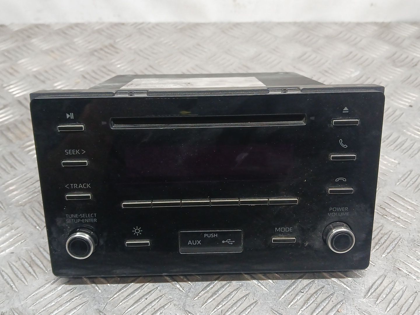 Sistema Audio / Radio Cd para Toyota Hilux Viii Pick-Up (_N1_)