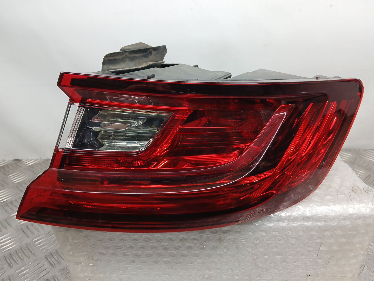 Piloto Trasero Derecho Exterior para Renault Megane Iv Hatchback (B9A/M/N_)