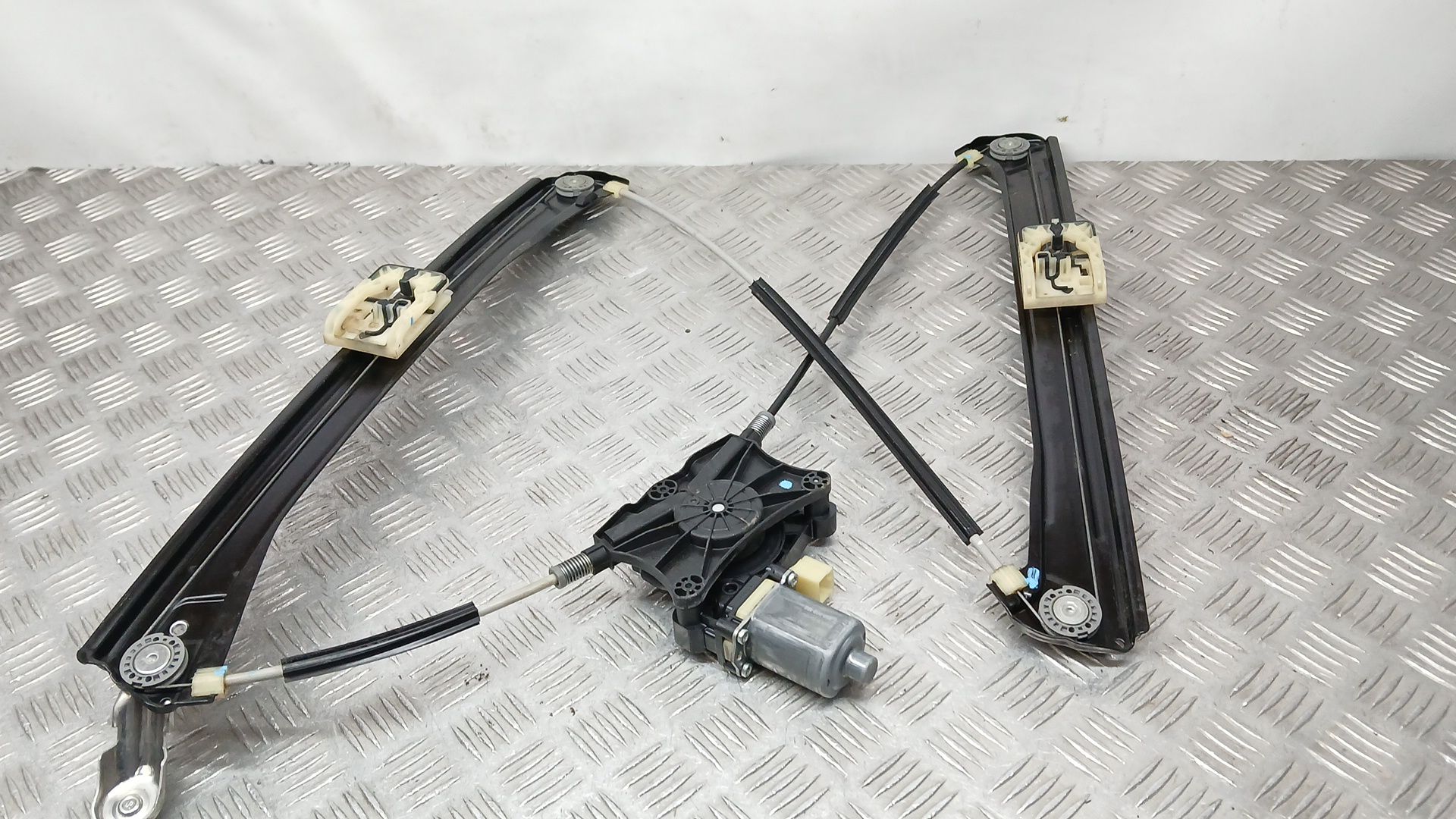 Elevalunas Delantero Izquierdo para Volkswagen Tiguan (Ad1, Ax1)