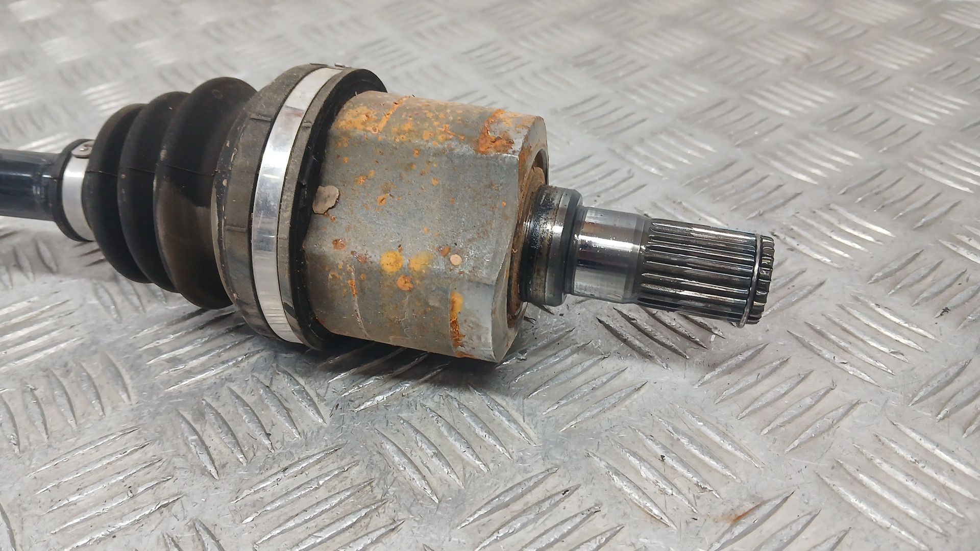 Transmision Delantera Izquierda para Kia Stonic (Yb)
