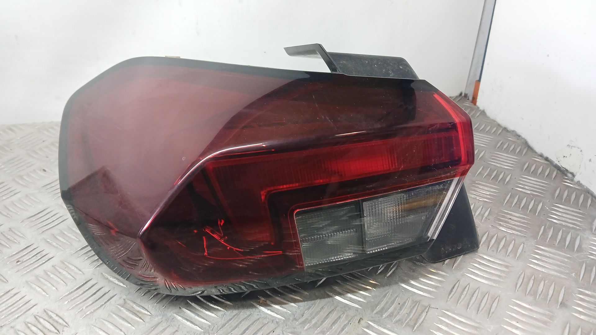 Piloto Trasero Izquierdo Exterior para Opel Corsa F (P2Jo)