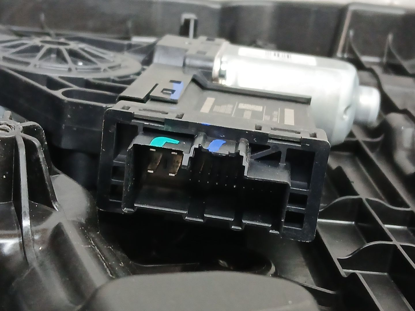 Elevalunas Trasero Derecho para Lynk & Co 01