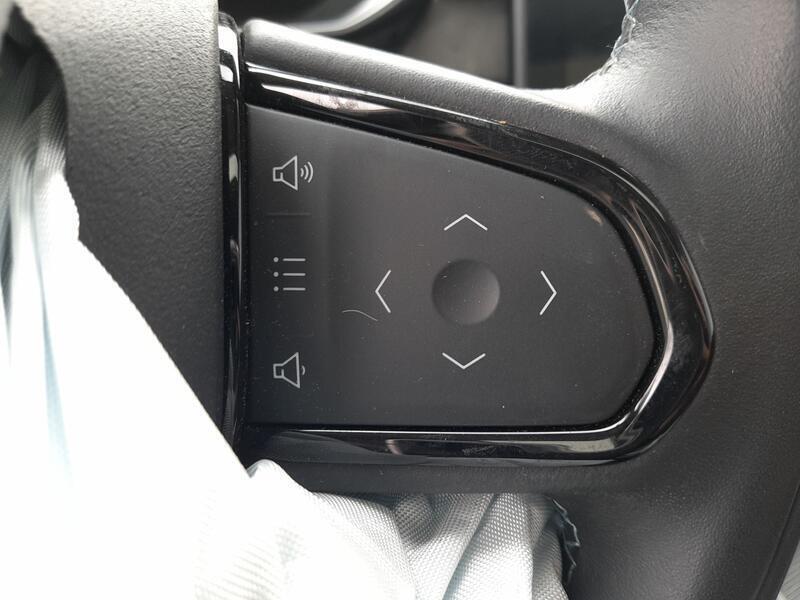 Volante para Lynk & Co 01