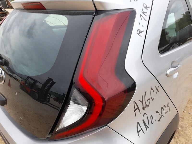 Piloto Trasero Derecho para Toyota Aygo X (_B7_)