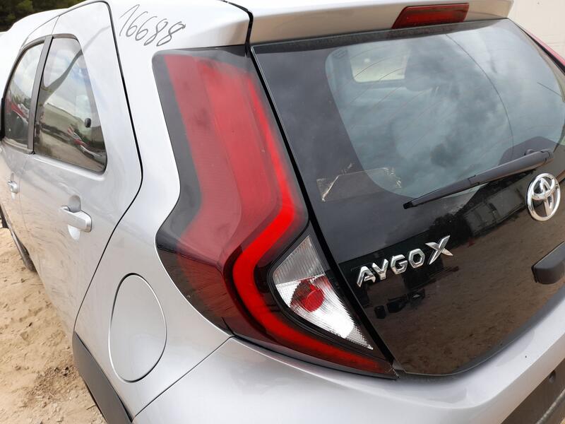 Piloto Trasero Izquierdo para Toyota Aygo X (_B7_)