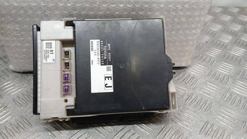 Caja Reles / Fusibles para Toyota C-Hr