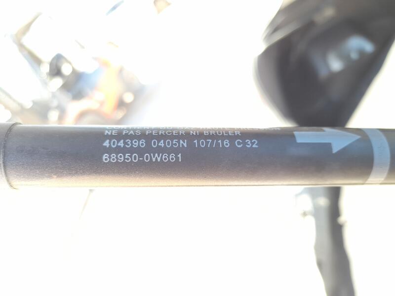 Amortiguadores Maletero / Porton para Toyota Yaris (_P13_)