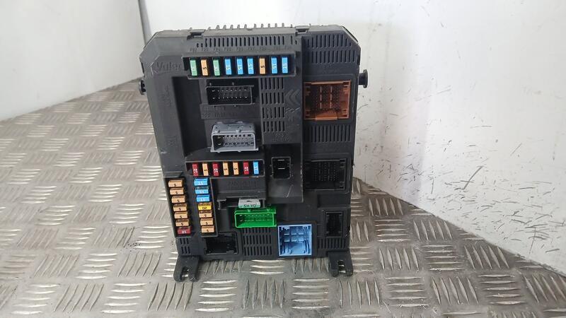 Caja Reles / Fusibles para Peugeot 2008 I (Cu_)