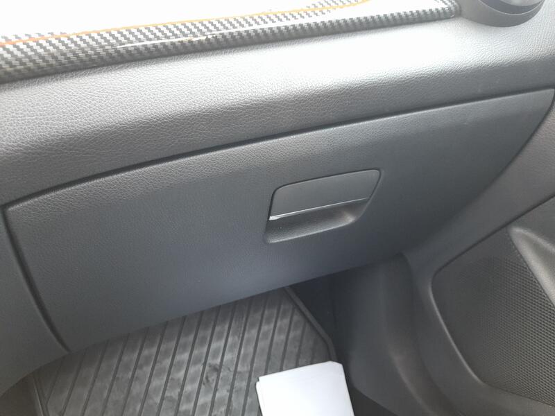 Guantera para Mercedes-Benz Cla (W117)