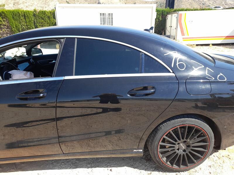 Puerta Trasera Izquierda para Mercedes-Benz Cla (W117)